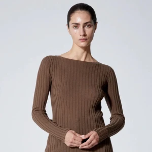 Dagmar merino wool top - Helt ny tunt stickad långärmad tröja från Dagmar. Lappar finns kvar. Material: light 100% mulesing-free merino wool.  Nypris 2300 SEK