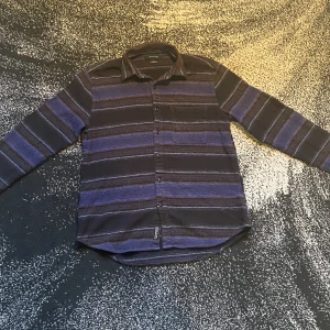 Skjorta från Urban Outfitters  - Gammal skjorta som jag nu säljer eftersom att dem inte passar mig längre. Skriv gärna för fler frågor 