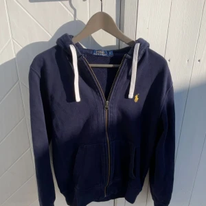 Ralph lauren zipup  - En skön Ralph lauren zipup i storlek s. 