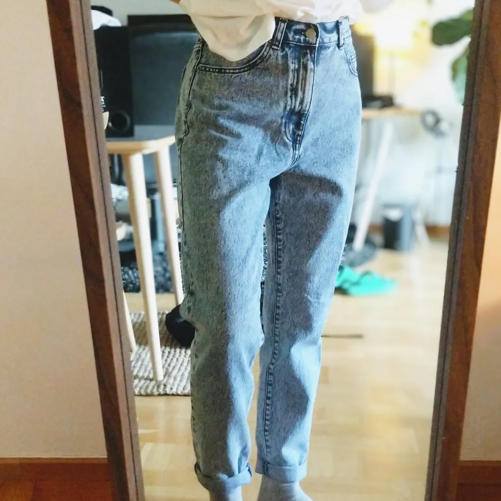 Supersköna jeans, lite oversized, strlk 38 💙. Jeans & Byxor.