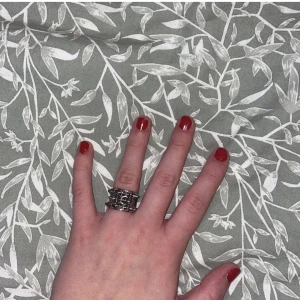 Edblad ring  - Säljer denna ring från Edblad , köpte för 400kr , använt ca 7 gånger. Köparen står för frakt 