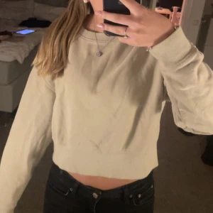 Sweatshirt  - Säljer denna beiga tröja!💓