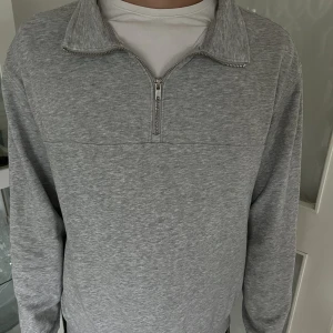 Half zip  - Fett skön och relaxed half zip tröja, knappt använd😲