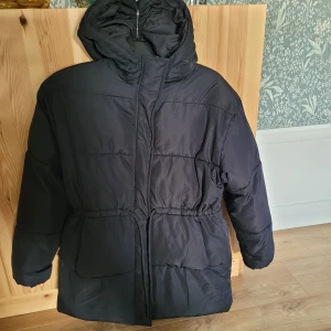 Vinterjacka stl S  - Varm vinterjacka  Stl S 150:- 