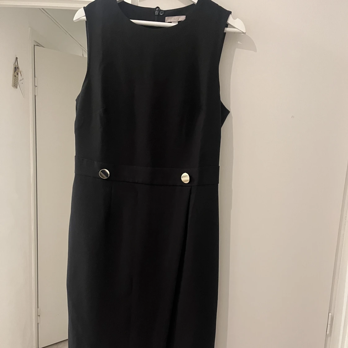 Enkel svart klänning