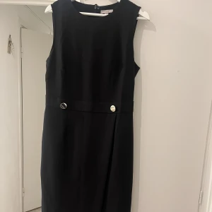 Enkel svart klänning  - En svart klänning från H&M i storlek medium 