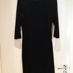 Sammetsklänning - Amvänd en gåmg