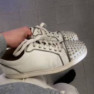  Christian Louboutin  - Säljer nu mina loubs för jag har tröttnat på dom, dom är hyfsat använda men finns fortfarande extremt mycket liv kvar, har tyvärr ingen box och annat men äktahetsbevis finns, extremt sällsynta och svår model att få tag på 🙌🏼