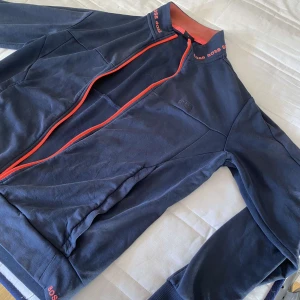 Hugo Boss tröja  - Hugo Boss tröja i storlek s 