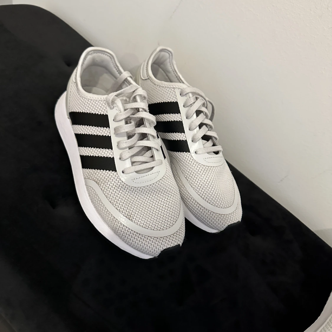 Adidas skor - 90