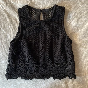 Linne  - Säljer detta linne från bikbok i fint skick, 40kr + frakt💕