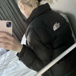North Face 💋 - Ska sälja min jättesköna northface jacka som är i storlek S. Den är som ny och passar perfektion vintern. Säljer pågrund av att de ej är min stil längre ❤️❤️(lånade bilder) 