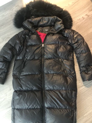 Jack rock and blue vinterjacka  - Vinterjacka rock and blue äkta dun använd 1 säsong ny pris 5500;-  St 40  Kemtvättad.  2000:- 