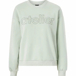 Ginatricot tröja❣️ - Säljer denna fina tröja för att den inte används, jätte bra skick! Kom privat för bilder och pris går att diskuteras❣️❣️