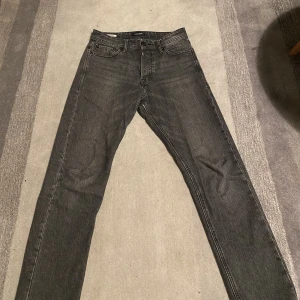 Jack and Jones  - Säljer mina Jack and Jones jeans. Nypris 700 kr. Skick 7/10 hör av er vid fler frågor