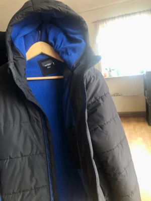 Superdry fodrad jacka  - Fodrad jacka med blå fleece / anvönd sparsamt , nypris 2200 kr 