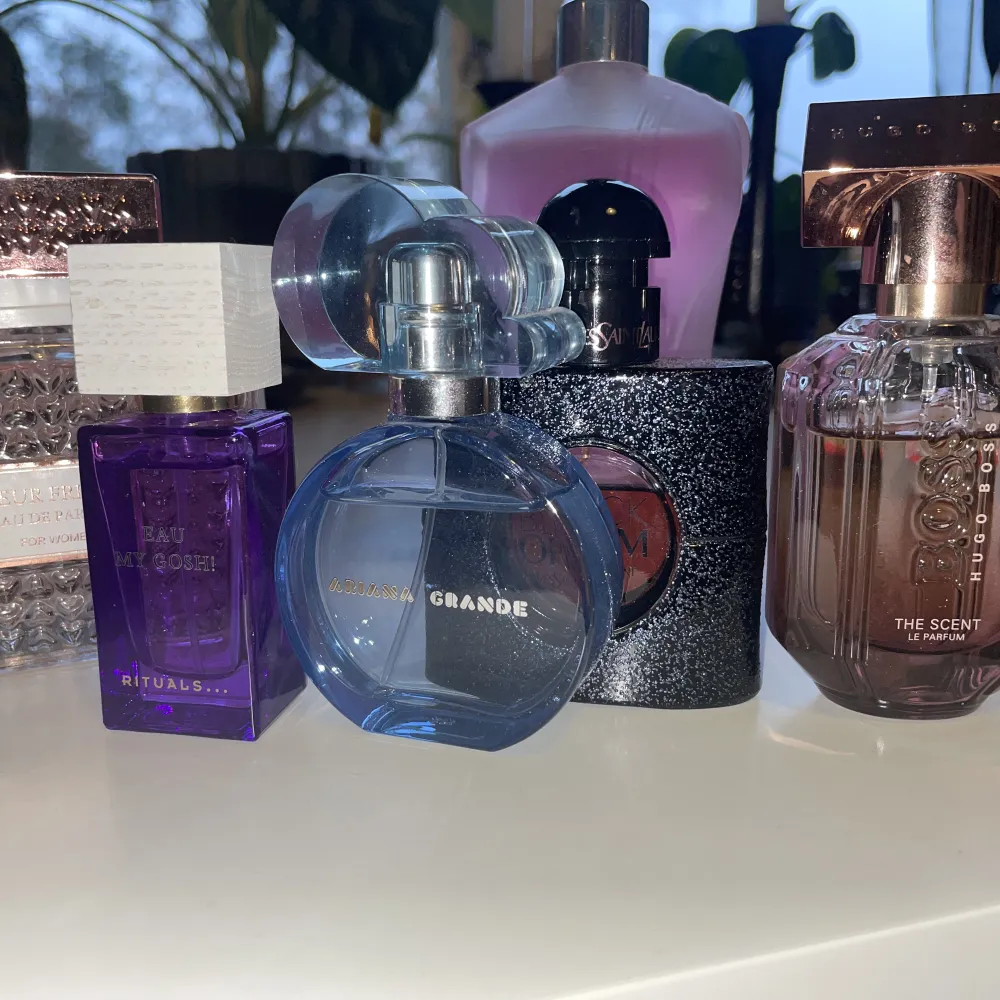 (Hugo boss: 30ml 365kr.) (Ariana Grande: 30ml 239kr) (Black Opium: 30ml 449kr) (Rituals eau my gosh: 15 ml 139kr) för dom andra två skriv i dm💕. Övrigt.