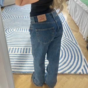 Levis 501 - Superfina Levis i perfekt mörkblå färg. Långa!