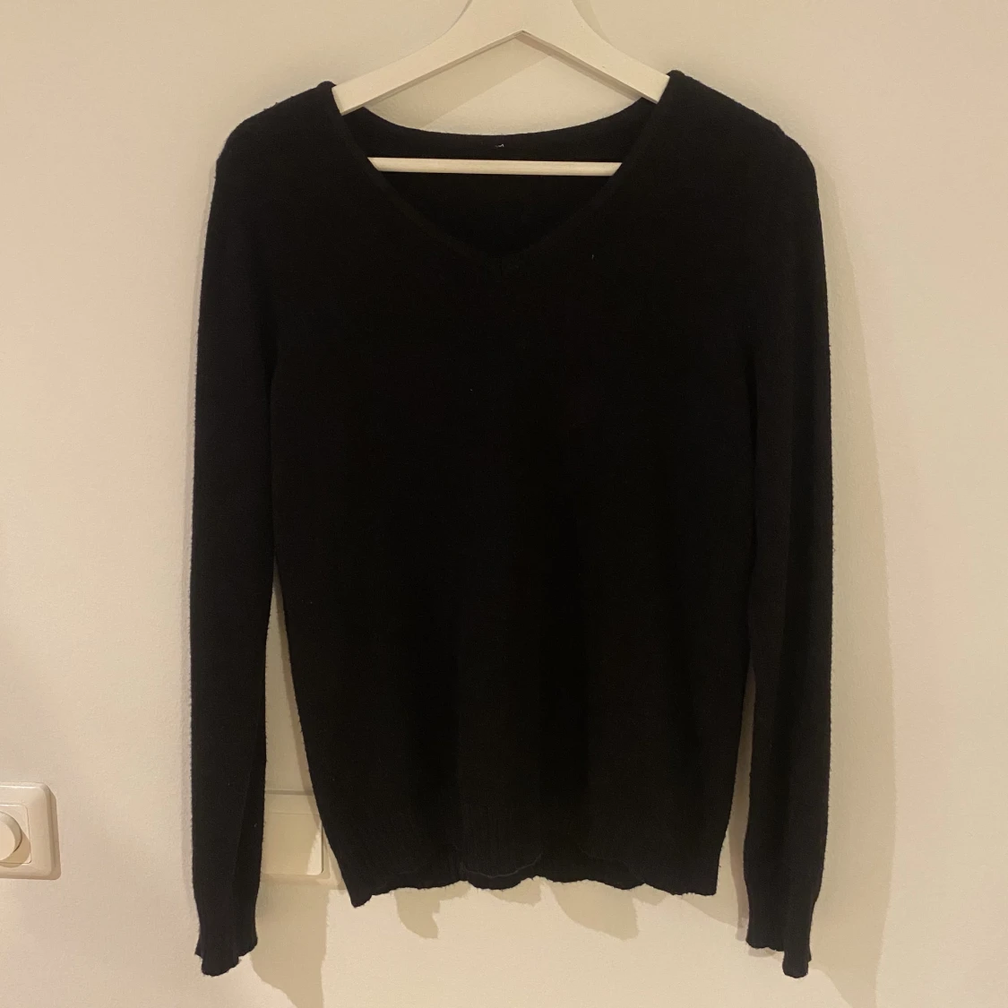 Svart stickad tröja