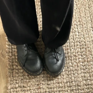 DrMartens skor - DrMartens skor i fint fint skick! Billigt pris vid snabb affär! Knappast använda! 
