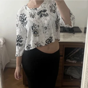 Crop top - Såå fin vintage tröja men kommer inte till användning. 
