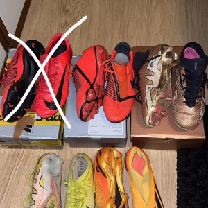 Fotbollsskor  - 1. Nike mercurial 11 storlek 41sålt , 2. hypervenom 40,5 3. Nike mercurial airzoom superfly storlek 40. Nike mercurial vapor air zoom storlek 41, adidas speedportal storlek 40,5. Dm för priser 