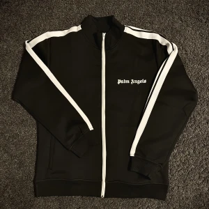 Palm Angles tröja - En helt ny Palm angels tröja storlek S, skick 10/10. Vid frågor eller fler bilder kontakta mig🤝🏽