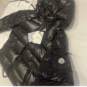 Moncler maya  - Säljer nu min moncler maya Skick: 10:10 