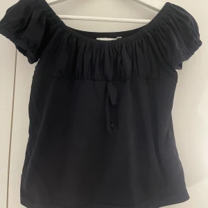 Gullig topp - En jätte gullig topp som tyvärr är för stor. Skulle säga att den är storlek 38/40