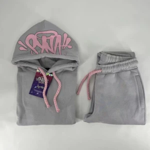 SynaWord Tracksuit  - SynaWord tracksuit storlek S för liten för mig därför säljer jag den hör av er för mer bilder!!!!