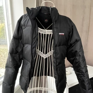 Jacka - En jätte snygg och varm jacka som är perfekt nu till vintern och hösten🍂