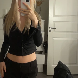 Blus - Jättefin skjortblus från Nelly, använd en gång💓