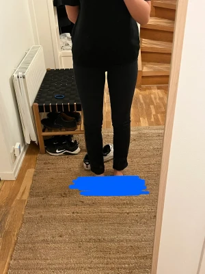 Levi’s Jeans - Supersnygga och sköna jeans från Levi’s, High rise bootcut 725:or W26, är 175 som referens då det inte står någon längd. Använder dem inte längre så säljer. Jättebra skick då jag knappt använde dem. Köpta för 1099kr