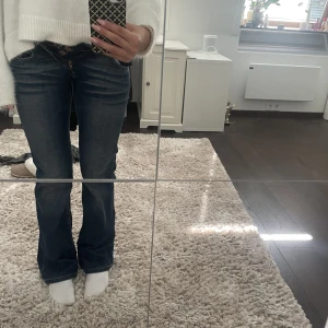 Lågmidjade jeans  - Storlek 26/33, jag är 168. Små i storleken 💕 köparen står för frakt 🚚 