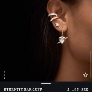 Slutsåld Eternity ear cuff i gold-plated silver🤍köpt för 2195kr men ej kommit till användning🤍