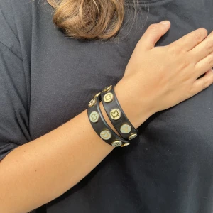 Marc Jacobs armband - Säljer detta vintage Marc Jacobs armbandet! Unik modell och inga tecken på slitage!