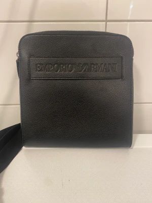 Armani Väska  - Armani väska för mer info skriv 