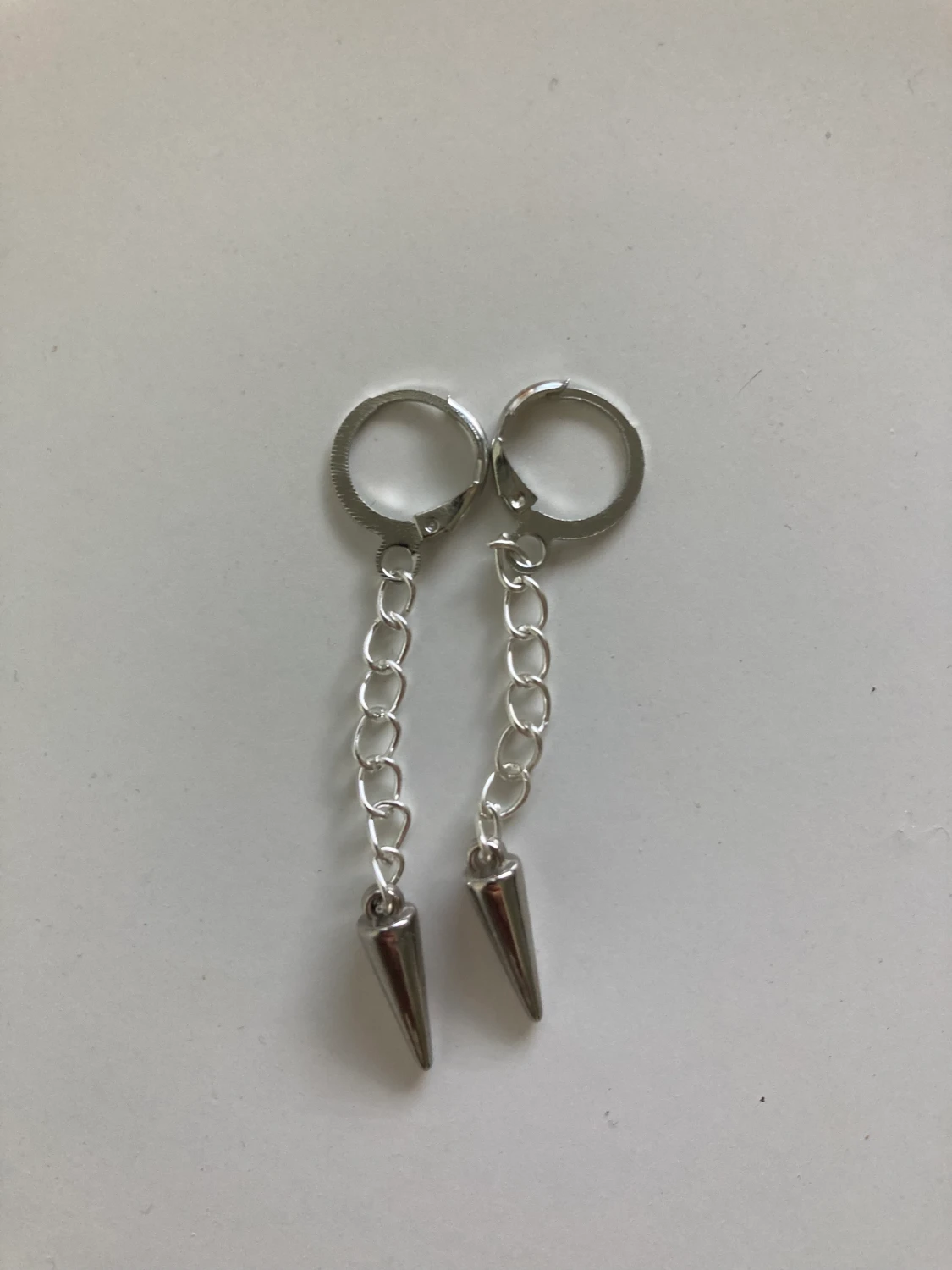 Super fina långa nit örhängen