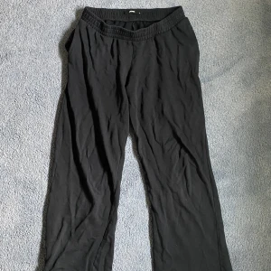 Lågmidjade mjukis  - Säljer dessa populära lågmidjade mjukisbyxor från bikbok eftersom de inte kommer till användning längre. Skriv för fler bilder eller om du har frågor💗Pris kan diskuteras vid snabb affär. 