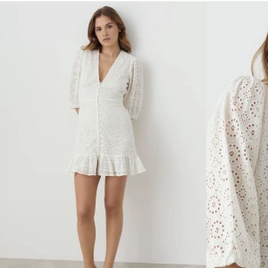 Studentklänning  - Säljer min fina fina studentklänning. Använd en gång i några timmar bara, så är som ny💕