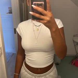 Backless t-shirt - Säljer denna då jag har en likadan i svart så använder inte denna🫶🏽