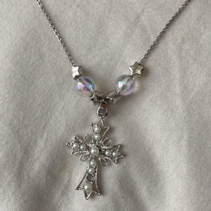 Korshalsband  - Handgjort Skriv om ni vill köpa eller om ni har frågor<3