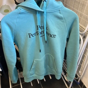 Peak performance hoodie  - Peak performance hoodie strl S  Köpt för 1100kr Säljer för 500kr