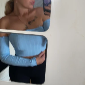 Tröja - En Croppad topp med snörning på ryggen✨