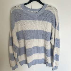 fina knit sweater från hollister 🫶 kontakta om du är intresserad 