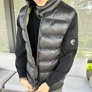 Pj väst  - As fet parajumper väst, den e helt som ny. Den kostar isch 4500kr i butik 