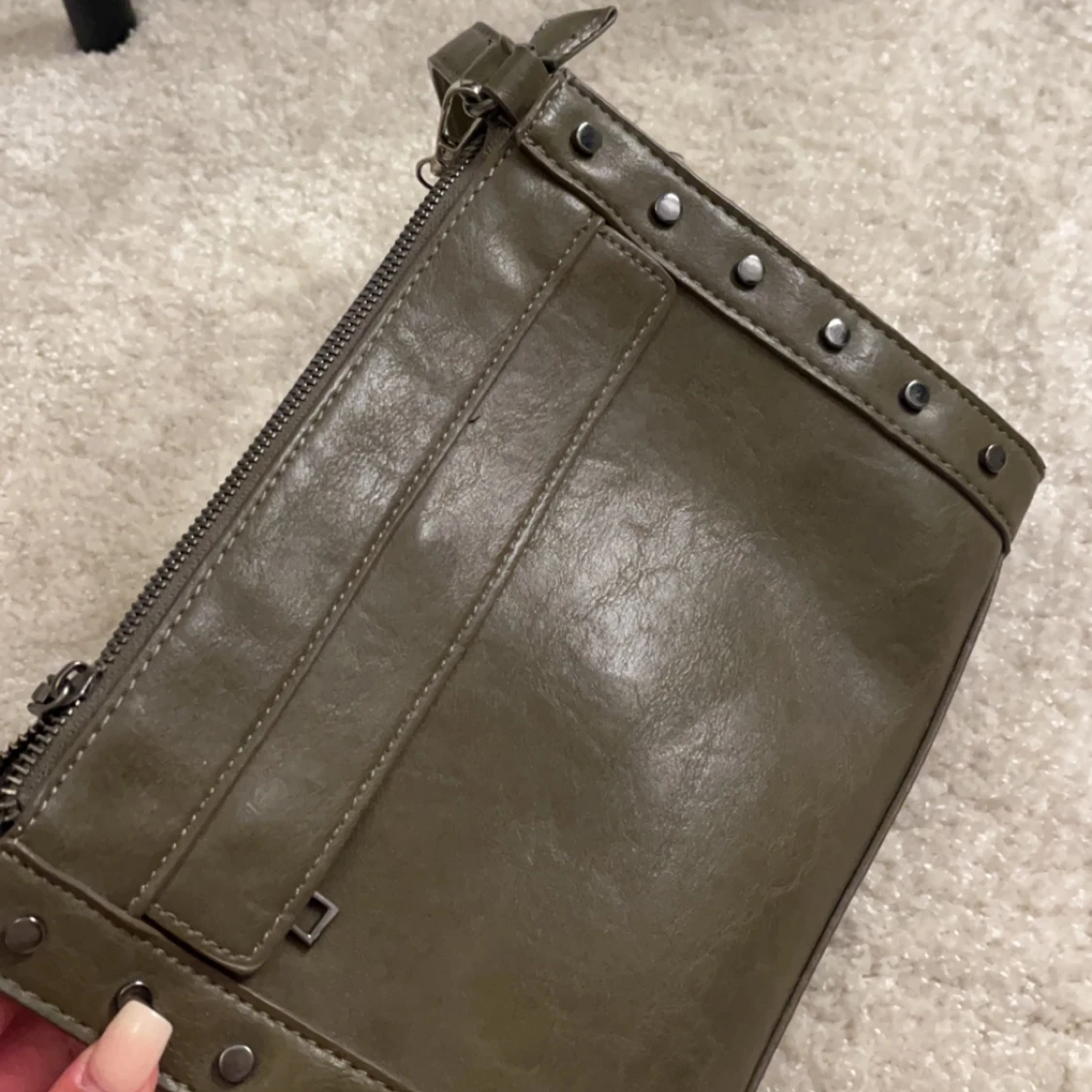 Kakhigrön handväska med kortare axelband+kedja💚 - 90