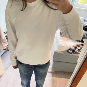 vit sweatshirt från Zara. köpt för länge sedan, storlek M 