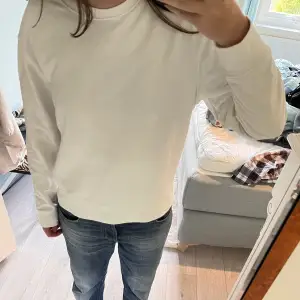 vit sweatshirt från Zara. köpt för länge sedan, storlek M 