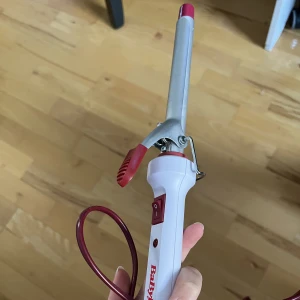 Babyliss locktång - Locktång från babyliss, fint skick och man får fina lockar❤️